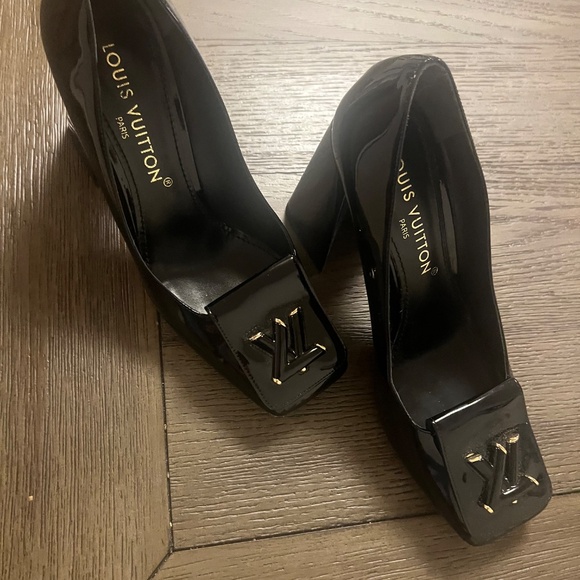 Louis vuitton 💯 authentic high heels - Picture 2 of 2